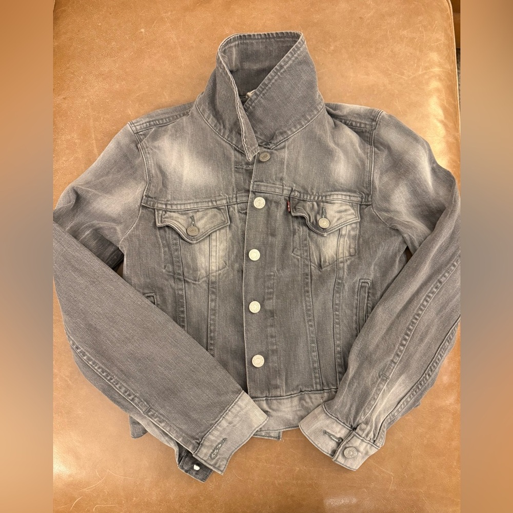 Levi's Classic Gray Denim Jacket - women’s NWOT